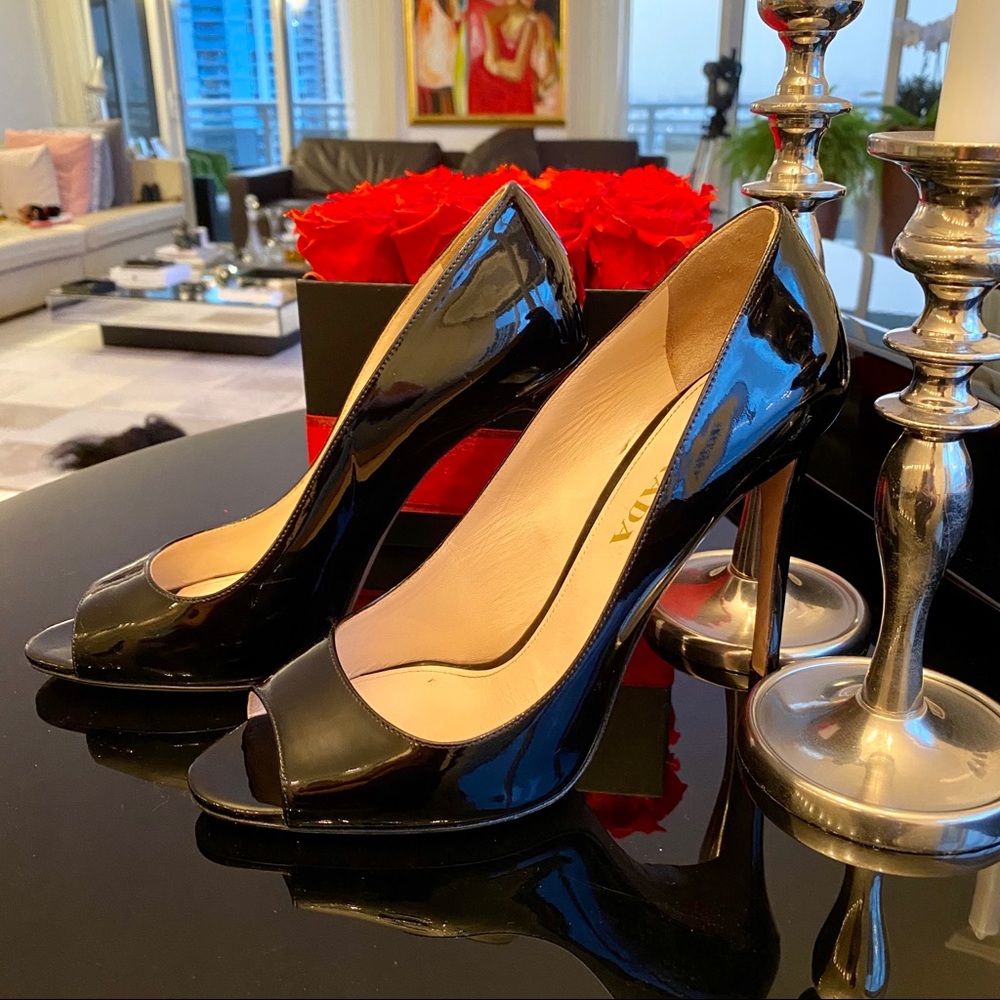 AUTH PRADA PEEP TOE BLACK PUMP